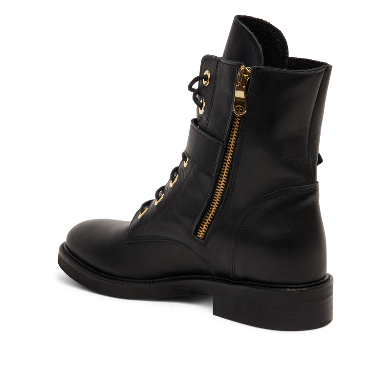 Sonya Boot