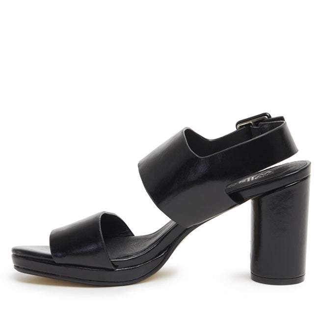 Naomi Heel