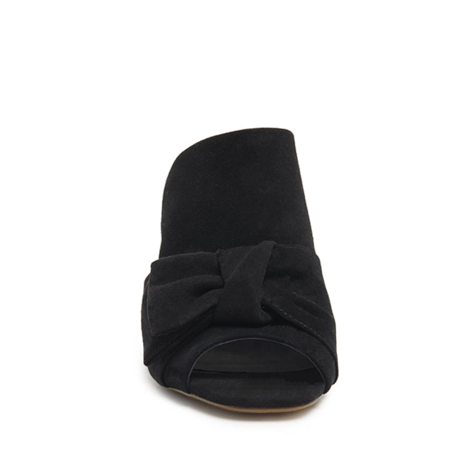 Claudia Heel